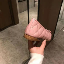 Load image into Gallery viewer, Chanel Women Ballerinas in Aged Calfskin Leather-Pink