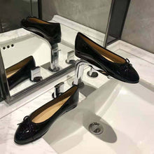 Load image into Gallery viewer, Chanel Women Ballerinas in Patent Calfskin Leather-Black