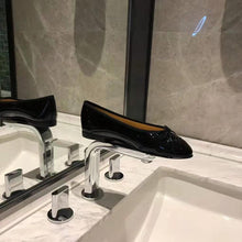 Load image into Gallery viewer, Chanel Women Ballerinas in Patent Calfskin Leather-Black