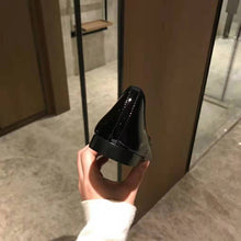Load image into Gallery viewer, Chanel Women Ballerinas in Patent Calfskin Leather-Black