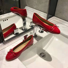 Load image into Gallery viewer, Chanel Women Ballerinas in Patent Calfskin Leather-Red