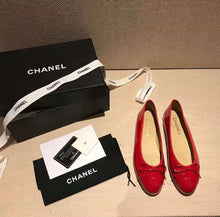 Load image into Gallery viewer, Chanel Women Ballerinas in Patent Calfskin Leather-Red