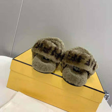 Load image into Gallery viewer, Fendi Women Feel Green Sheepskin Sandals
