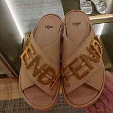 Load image into Gallery viewer, Fendi Women Fendigraphy Pink Leather Slides