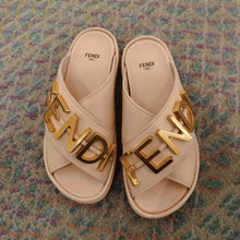 Load image into Gallery viewer, Fendi Women Fendigraphy Pink Leather Slides