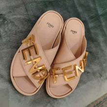 Load image into Gallery viewer, Fendi Women Fendigraphy Pink Leather Slides