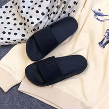 Load image into Gallery viewer, Gucci Unisex Gucci Logo Rubber Slide Sandal-Black