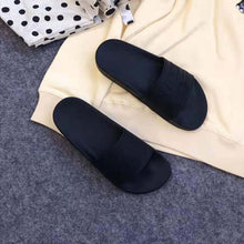 Load image into Gallery viewer, Gucci Unisex Gucci Logo Rubber Slide Sandal-Black