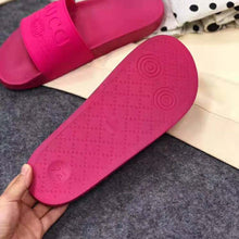 Load image into Gallery viewer, Gucci Unisex Gucci Logo Rubber Slide Sandal-Rose