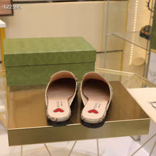 Load image into Gallery viewer, Gucci Unisex Jumbo GG Princetown Slipper Camel Ebony Jumbo GG Canvas
