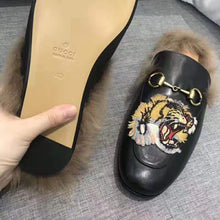 Load image into Gallery viewer, Gucci Unisex Princetown Slipper with Tiger in Lamb Wool-Black