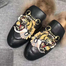 Load image into Gallery viewer, Gucci Unisex Princetown Slipper with Tiger in Lamb Wool-Black