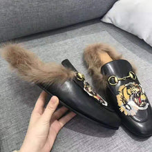 Load image into Gallery viewer, Gucci Unisex Princetown Slipper with Tiger in Lamb Wool-Black
