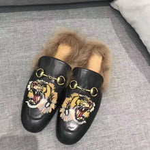 Load image into Gallery viewer, Gucci Unisex Princetown Slipper with Tiger in Lamb Wool-Black