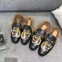 Load image into Gallery viewer, Gucci Unisex Princetown Slipper with Tiger in Lamb Wool-Black