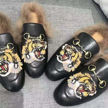 Load image into Gallery viewer, Gucci Unisex Princetown Slipper with Tiger in Lamb Wool-Black