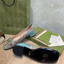 Load image into Gallery viewer, Gucci Women GG Tiger Ballet Flat Horsebit Tiger Flower Beige Ebony Supreme Canvas