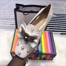 Load image into Gallery viewer, Gucci Women Leather Ballet Flat with Bow White
