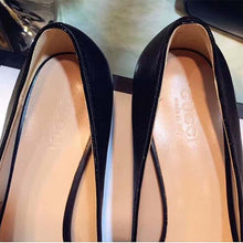Load image into Gallery viewer, Gucci Women Leather Mid-Heel Pump with Bee Shoes Black