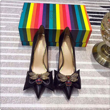 Load image into Gallery viewer, Gucci Women Leather Mid-Heel Pump with Bee Shoes Black