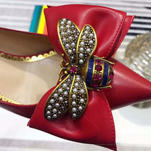 Load image into Gallery viewer, Gucci Women Leather Mid-Heel Pump with Bee Shoes Red