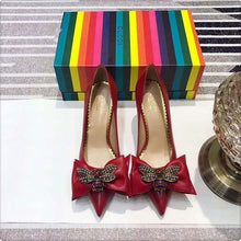 Load image into Gallery viewer, Gucci Women Leather Mid-Heel Pump with Bee Shoes Red