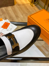 Load image into Gallery viewer, Hermes Elysee Pump Black/White