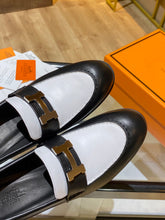 Load image into Gallery viewer, Hermes Elysee Pump Black/White