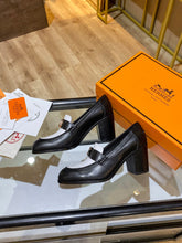 Load image into Gallery viewer, Hermes Elysee Pump Black/White