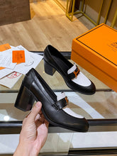 Load image into Gallery viewer, Hermes Elysee Pump Black/White