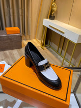 Load image into Gallery viewer, Hermes Elysee Pump Black/White