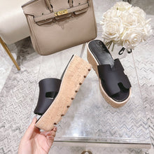Load image into Gallery viewer, Hermes Eze 30 Sandal Black