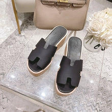 Load image into Gallery viewer, Hermes Eze 30 Sandal Black