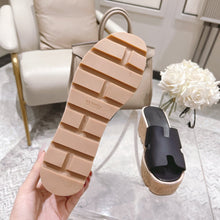 Load image into Gallery viewer, Hermes Eze 30 Sandal Black