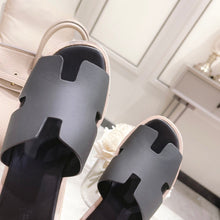 Load image into Gallery viewer, Hermes Eze 30 Sandal Black