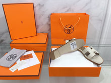 Load image into Gallery viewer, Hermes Oran Sandal Beige