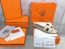 Load image into Gallery viewer, Hermes Oran Sandal Beige