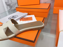 Load image into Gallery viewer, Hermes Oran Sandal Beige