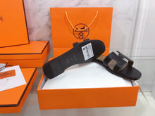 Load image into Gallery viewer, Hermes Oran Sandal Black
