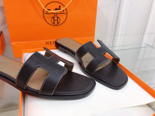 Load image into Gallery viewer, Hermes Oran Sandal Black