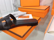Load image into Gallery viewer, Hermes Oran Sandal Black