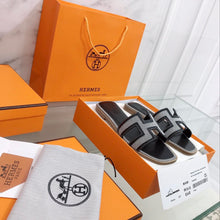 Load image into Gallery viewer, Hermes Oran Sandal Black/Silver