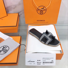 Load image into Gallery viewer, Hermes Oran Sandal Black/Silver