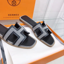 Load image into Gallery viewer, Hermes Oran Sandal Black/Silver