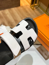 Load image into Gallery viewer, Hermes Oran Sandal Black/White