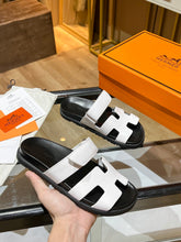 Load image into Gallery viewer, Hermes Oran Sandal Black/White