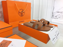 Load image into Gallery viewer, Hermes Oran Sandal Brown