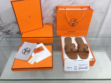 Load image into Gallery viewer, Hermes Oran Sandal Brown