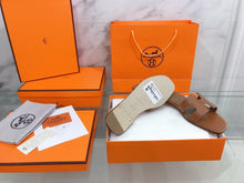 Load image into Gallery viewer, Hermes Oran Sandal Brown