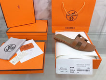 Load image into Gallery viewer, Hermes Oran Sandal Brown